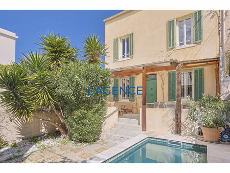 maison de charme de 106 m2  au calme  en impasse  avec pisc