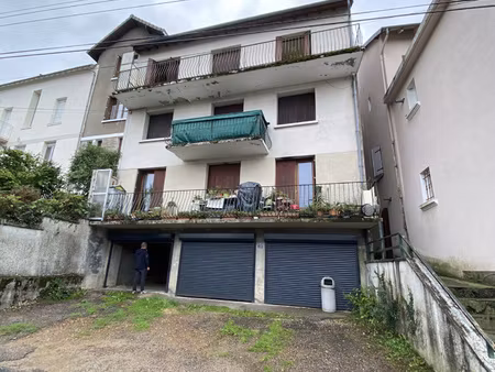 investissement : immeuble a tulle avec garages et balcons