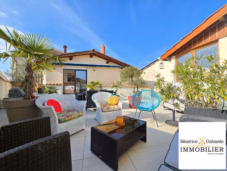 maison saint-vérand 6 pièce(s) 163 m2