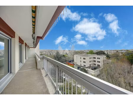 5 pièces 105 m² ascenseur  balcon et parking