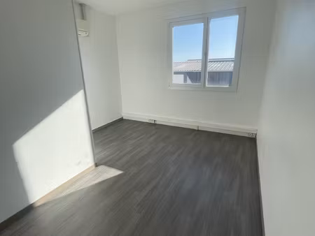 a louer bureau 76 m2 brezet