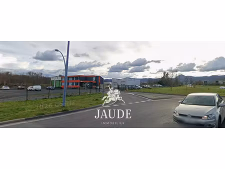 a louer 600 m2 secteur gravanches