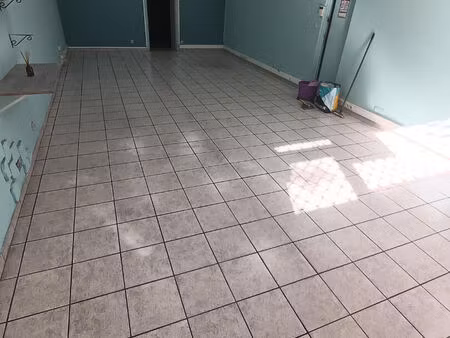 a louer - 83500 la seyne sur mer - local commercial en rdc