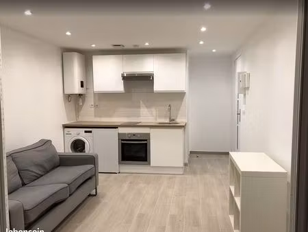 grand studio refait à neuf à proximité des transports métro saint dénis université