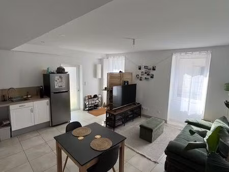 t2 dans maison de village de 2 logements - thil 01120