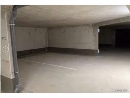 loue une place de parking