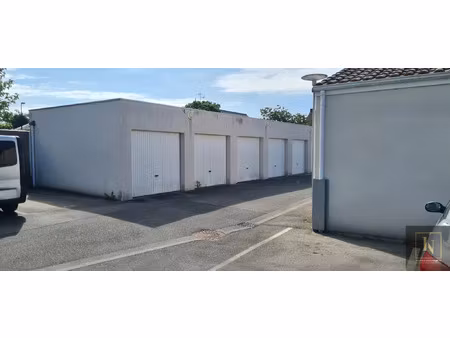 vente garage et parking à couëron (44220) : à vendre / couëron
