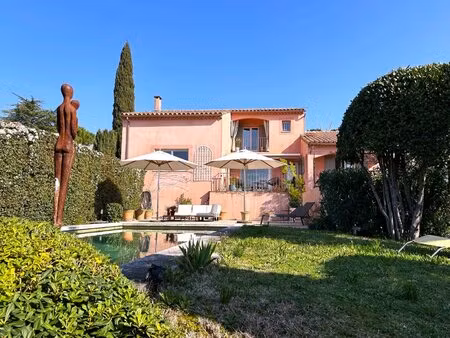 proche avignon  maison provençale avec piscine et dependance