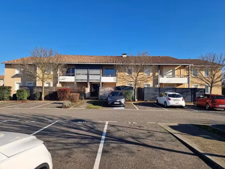 location appartement 2 pièces 42 m² à daux (31700)  565 €