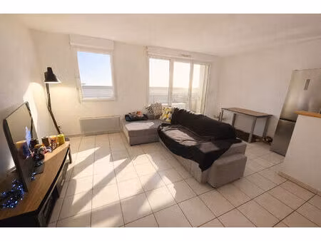 appartement 2 pièces à castanet tolosan  proximité lac  parking  terrasse