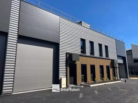 location local d'activités 261 m² à 855 m²