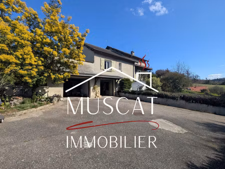 bonnefamille - maison 6 pièces - jardin - terrasses - piscin