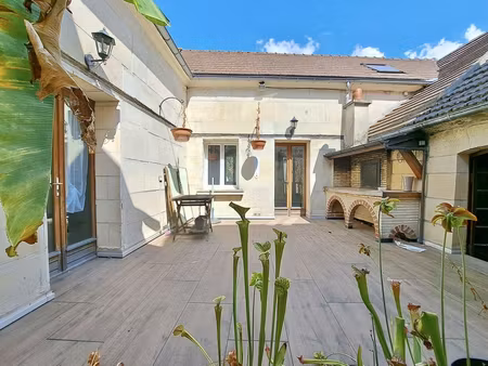 maison de ville de 172 m² en plein coeur de pont sainte maxence