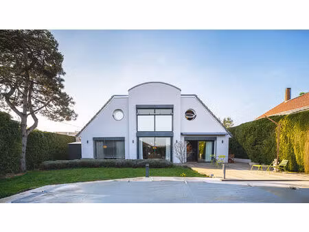 besancon - combe saragosse - la villa pyramide