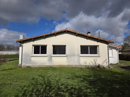 maison 3 chambres plein pied avec garage au calme à 12 km de saintes