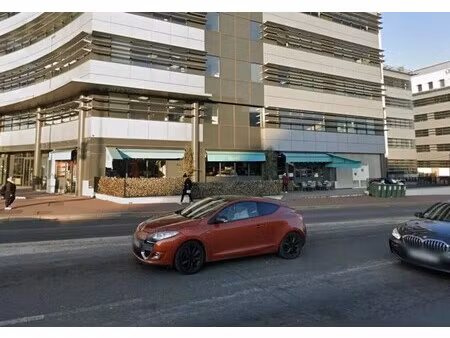 location commerce 100 m²