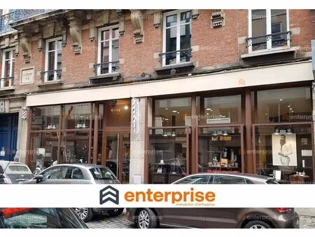 location commerce 136 m²