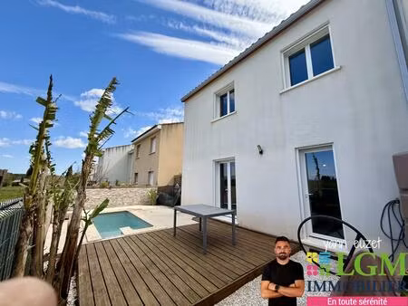 maison récente à la campagne avec piscine et vue dégagée