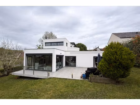 villa d'architecte lumineuse 186 m2 avec terrain 1000 m2 q