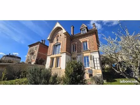 maison 8 pièces 205 m²