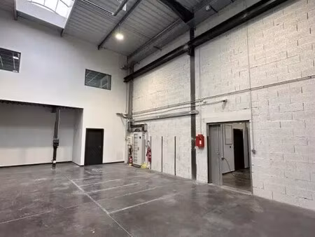 location commerce 650 m²