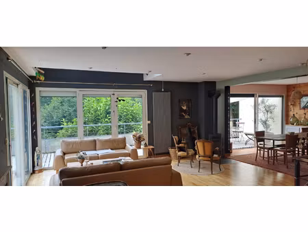 20mn de besançon : belle maison d'architecte de 245 m2 avec 4 chambres