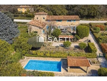 mas provençal de caractère avec accès privé à la rivière et fort potentiel locatif au cœur