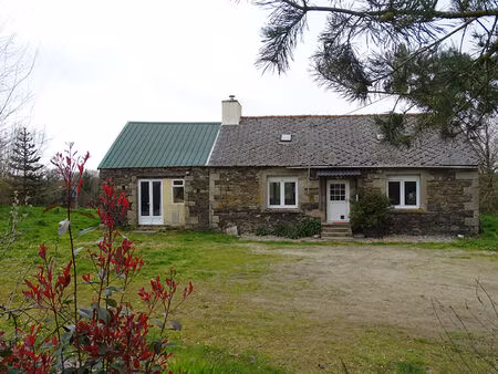 côtes-d'armor. maison individuelle en pierre de 2 chambres  située à la campagne  le villa