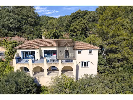 maison 6 pièces de 230 m2 avec garage de 30 m2 et piscine su