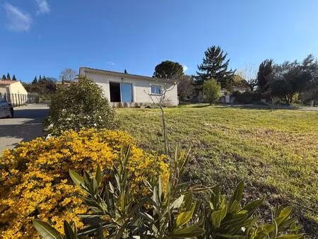 maison de plain pied  très récente  à visan