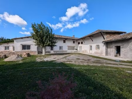 maison 4 chambres 220 m2 sur 2300 m2 de terrain chambres hôtes