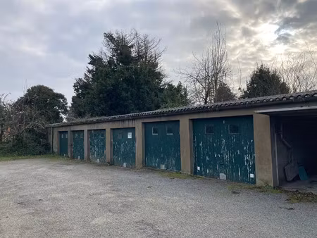 location garage box et parking à nantes (44000) : à louer / 14m² nantes