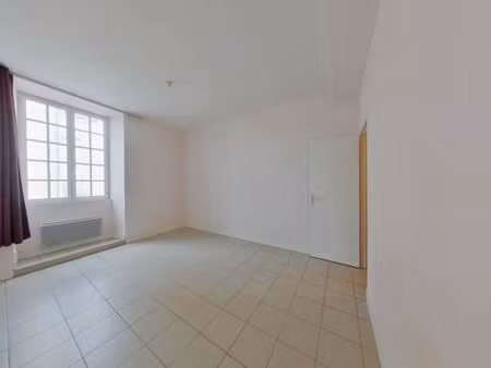 location appartement 2 pièces 47m² lussac les chateaux 86320