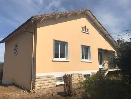 location maison 4 pièces 83m² lussac les chateaux 86320