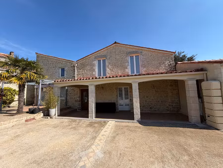 saint michel le cloucq (85) 5 min fontenay le comte maison pierres renovee 5 chambres gara