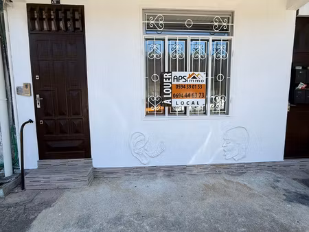 location local professionnel 70m2 1500eur centre ville cayenne