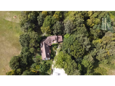 maison de caractère - 209 m2 - sur un terrain de 8342 m2 - e