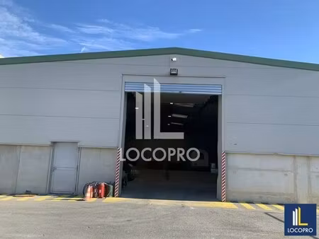 location local d'activités 261 m²