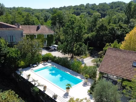 hotel particulier de standing à parcoul