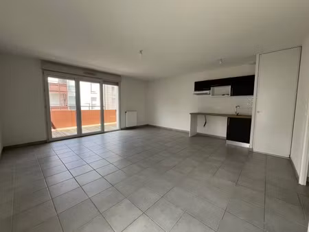 location appartement 3 pièces 66m² frouzins 31270