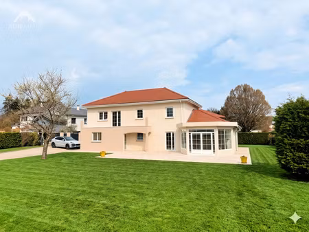 maison 8 pièces 205 m2