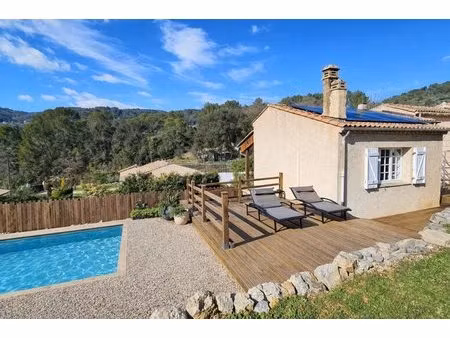 maison dans quartier résidentiel avec piscine et possibilité d'extension