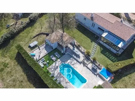 bagnols-en-forêt - villa rénovée de plain-pied avec piscine et pool house