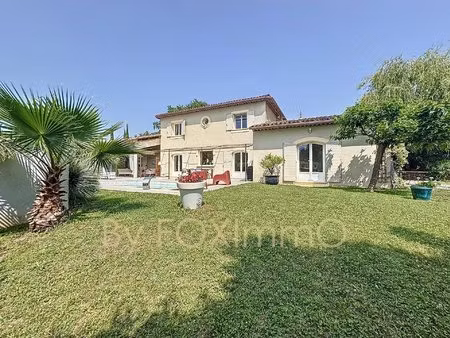 a vendre - montauroux - domaine prisé à faibles charges - villa rénovée - terrain plat -..