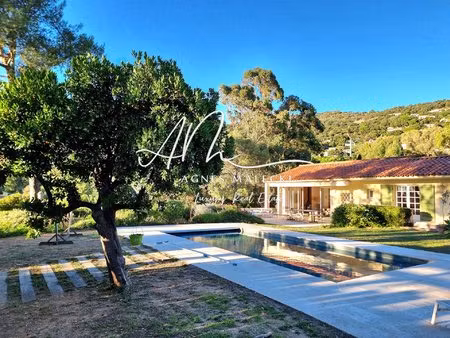 bas rayol canadel proche du mythique hotel bailli de suffren