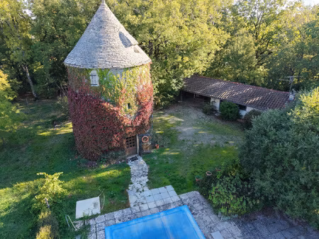 moulin à vent du xviiie siècle et maison
