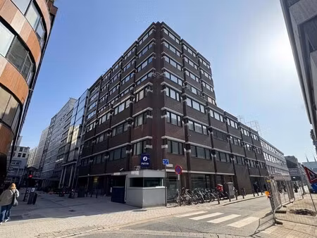 kantoor met kelder te koop in het hart van de diamantwijk