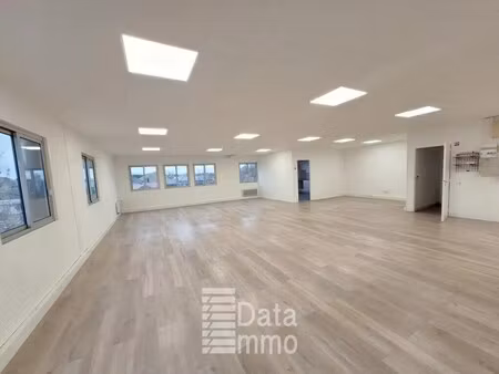 location bureaux 30 m² à 784 m²