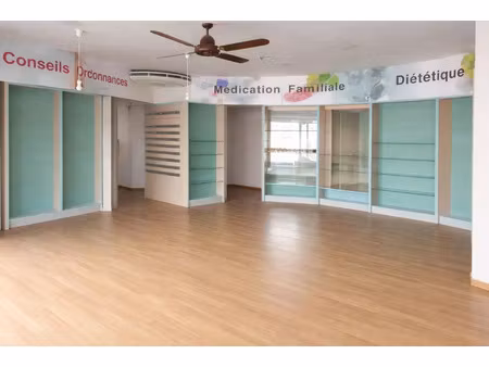location commerce 2 pièces 100 m² à puymoyen (16400)
