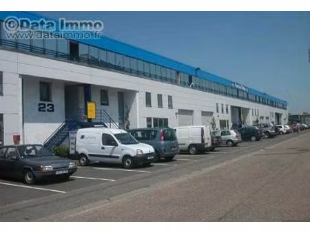 location entrepôt 449 m² à 899 m²